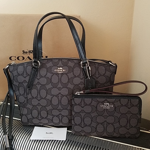 Coach Handbags - NWT- COACH BLCK SIGNATURE CANVAS CROSSBODY GIFTSET
